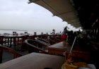 Suasana Jetski Cafe, Romantisnya Makan di Tepian Kota Jakarta