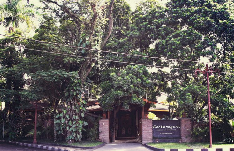 Kertanegara Resto Malang Bangun Suasana Serasa Makan di Rumah